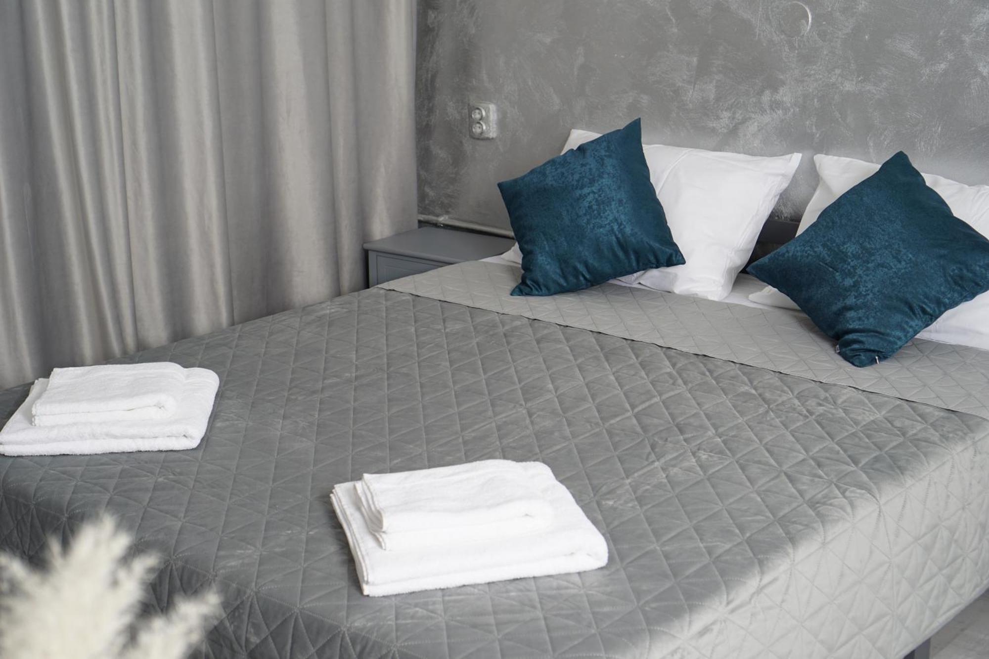 24 Shades Of Grey, Rezerva Acum Apartament Ultracentral, Ceai, Cafea, Filtru Apa Rece-Fierbinte, Saltea 160 Cm Memory Foam Craiova Exterior photo